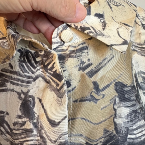 Lafayette 148 New York clementine silk blouse Abstract Print Hidden Buttons Sz M - Picture 6 of 14